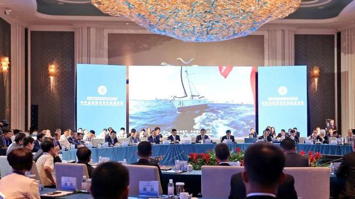 何炅杨幂出席南京市长对话 10国代表共商城市发展