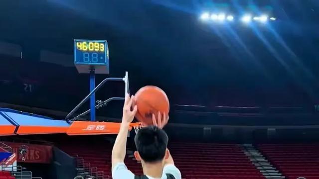 宏远上海集训！全员苦练三分！小胡沃特精准，徐杰却…