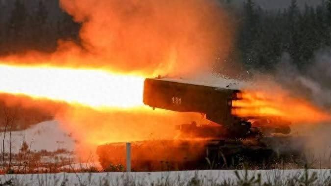 红军城巷战胶着，集束弹暴雨淹没防线？俄渗透战术能否破局