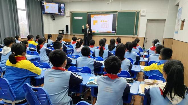 新绛县实验小学教育集团成功举办青年教师课堂教学复赛