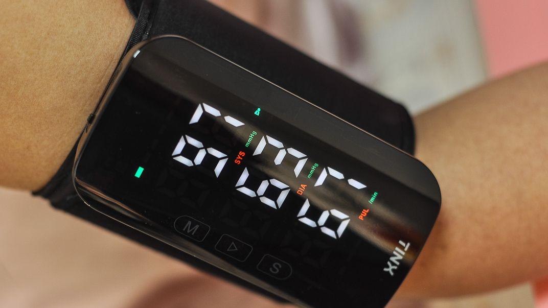 町石tinx臂式无距血压计，用精准与安心守护家人健康