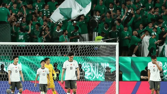 01沙特，新归化被弃用原因找到，两人低迷，国足输球罪人该清醒