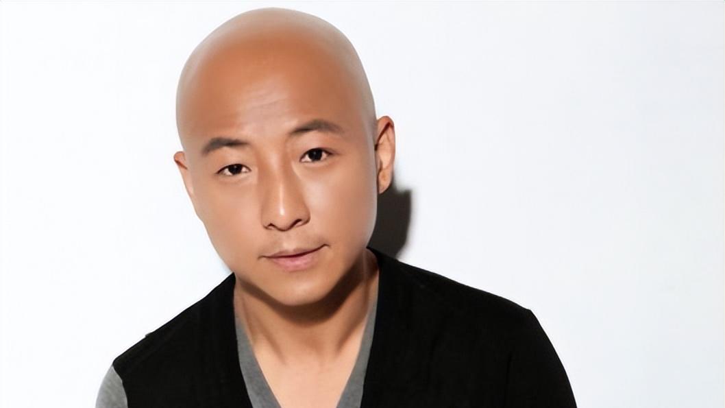 戏外是哥们，戏内是敌人，周晓鸥与吴京那不得不说的“塑料友情”