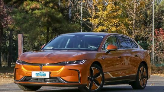 800V高压平台+超长续航！岚图追光要成国产豪华新标杆？