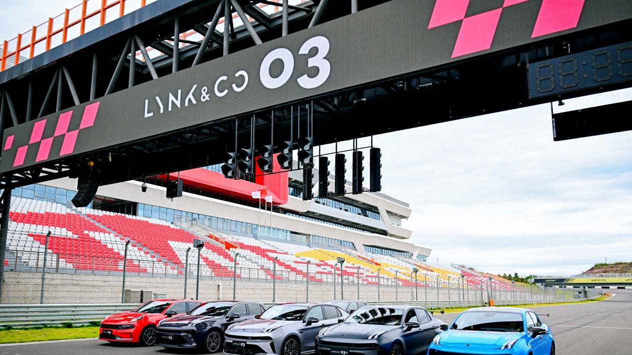 谁还质疑中国性能车？领克TCR赛场七年九冠，这战绩太硬核了！