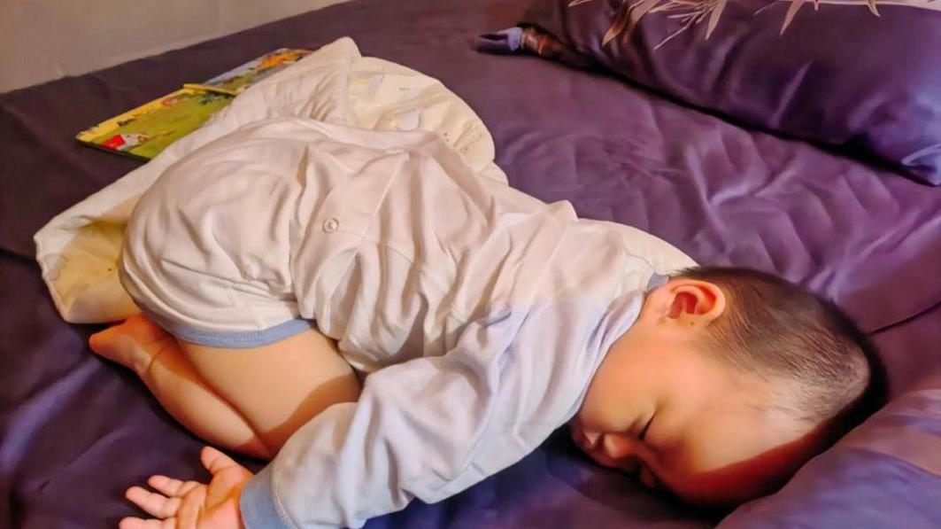 揭秘0-3岁孩子睡觉时的3个高智商信号，你家娃占几个？