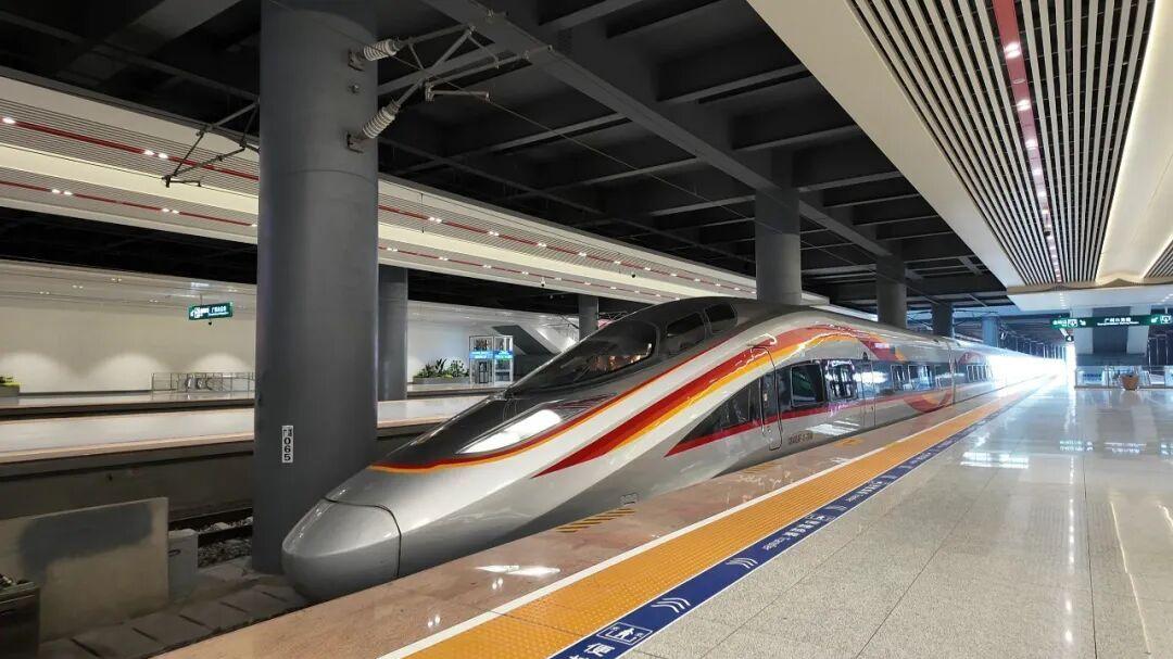 广湛高铁正式启动试运行