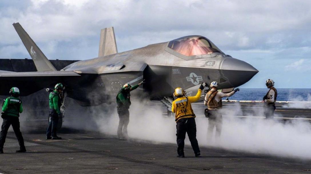 特朗普怒批电磁弹射！90亿美元打水漂，美军航母被迫退回蒸汽时代