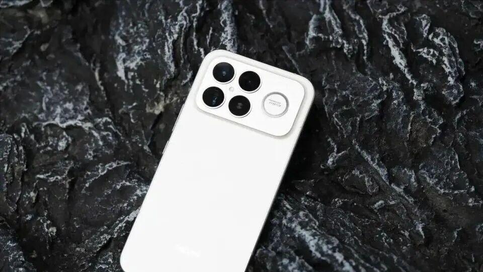 小米果断“发飙”，7560mAh+100W+IP69，顶级性能旗舰降至“新低价”