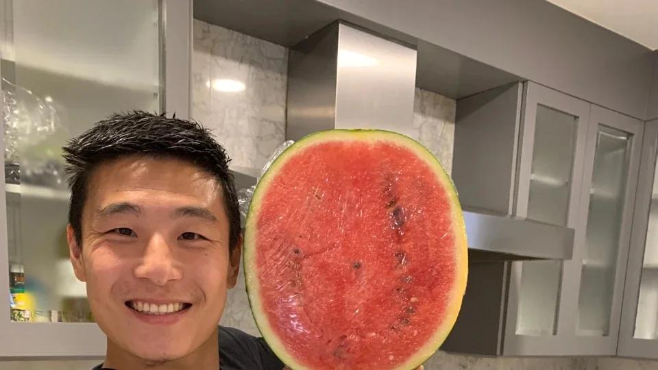 武磊直面单刀争议：新一代国足核心如何传承范志毅精神？