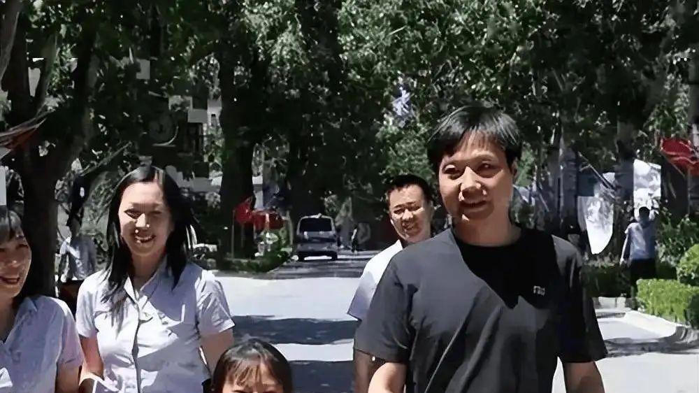 爽文男主雷军与白月光初恋，吃泡面走过来的发家史，是不是完美偶像不重要