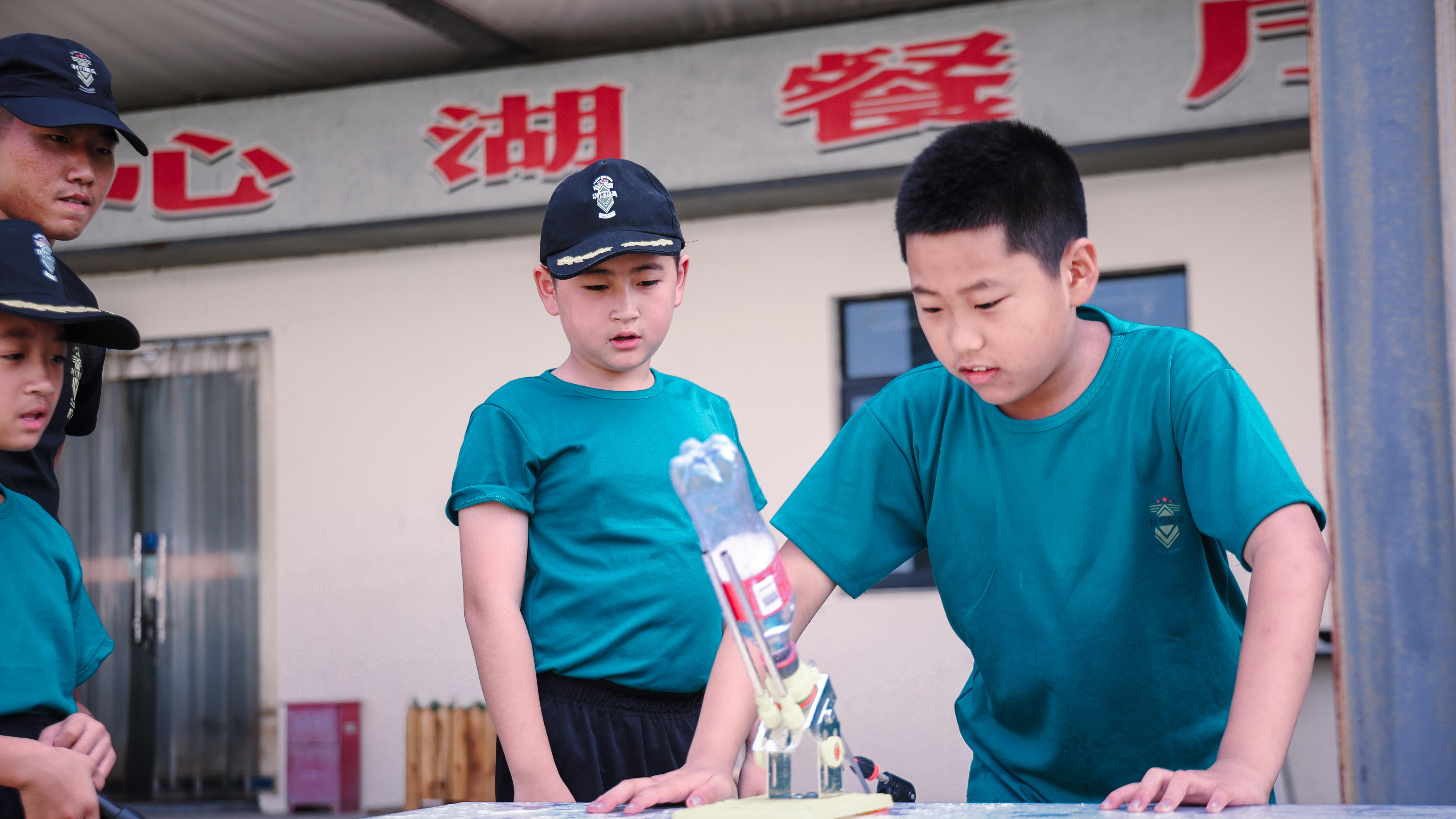 在焦虑的时代，给孩子一个“慢成长”的暑假​