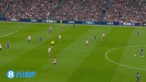 罗马10人应战！胡梅尔斯传球失误后铲倒对手遭直红