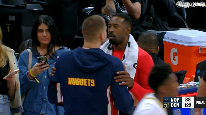 掘金34分大胜！约基奇21+12+10，赛后约基奇走过去，一把抱住小乔丹