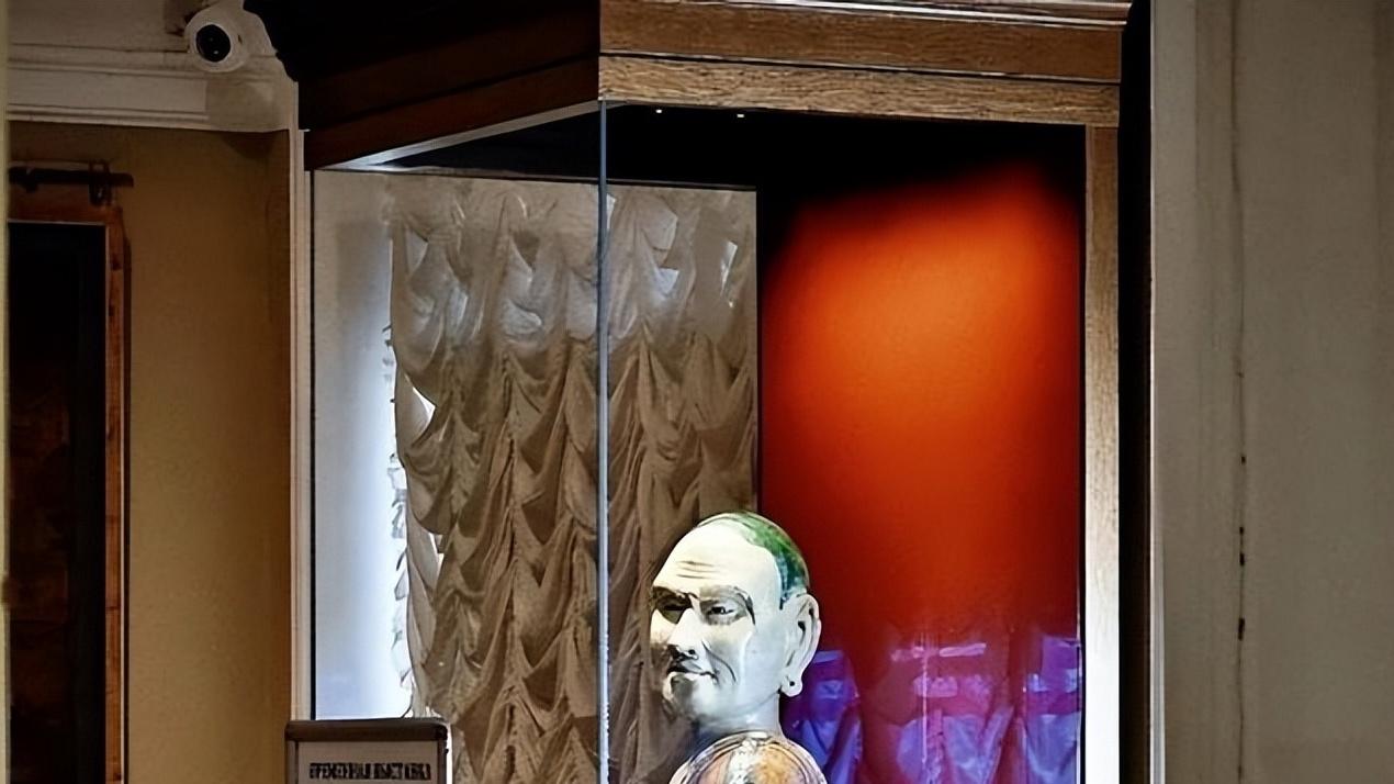 八国联军侵华已过百年，始终没有一个中国人能笑着走出俄罗斯冬宫