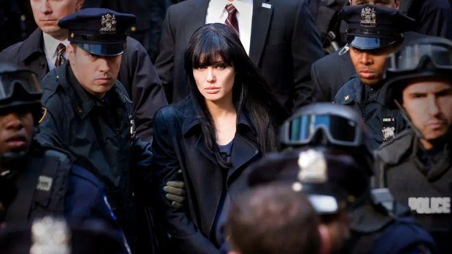 安吉丽娜·朱莉演绎的5部限制级电影，你看过几部？