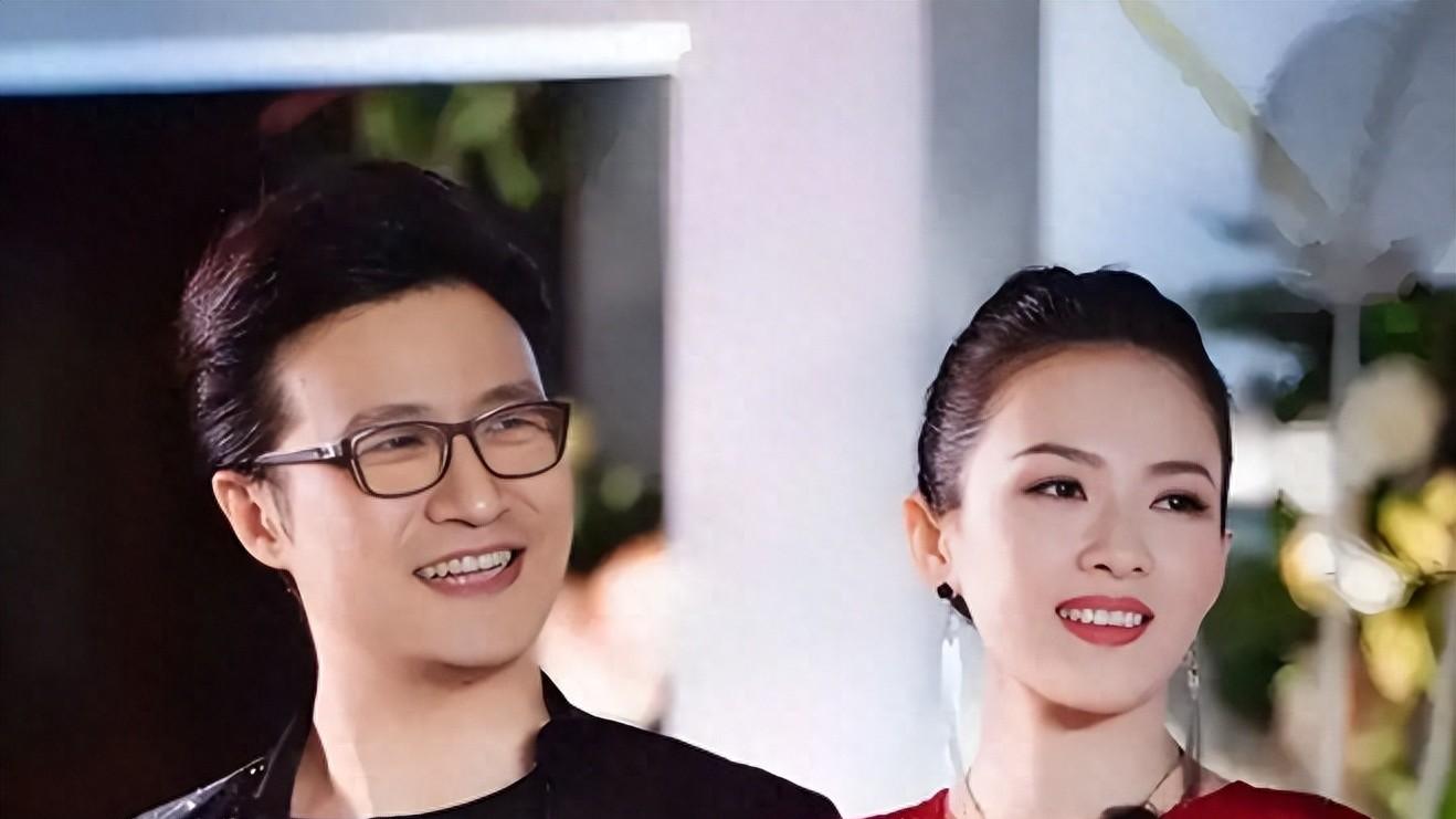 章子怡穿黑袍亮相！小露事业线状态超好，压轴女王比森林北强太多