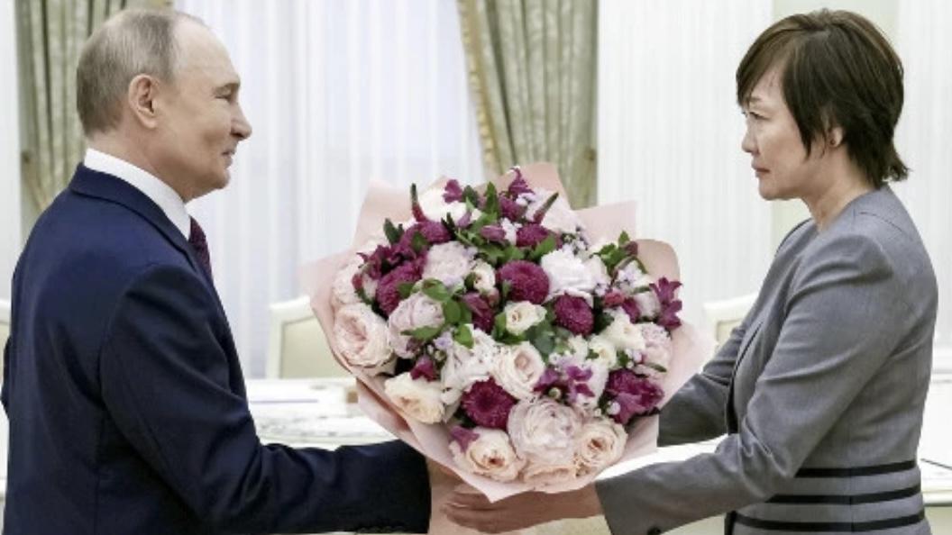 普京高调接待一度落泪的安倍晋三遗孀—安倍昭惠，俄日关系出现转机？