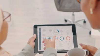 AI吞噬合规文书：Conveyor自动化安全评估为销售周期提速90%