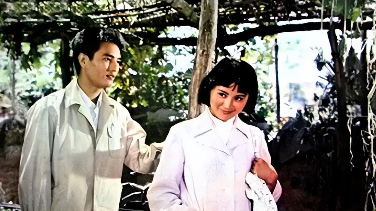 当年被嘲讽“高攀”的女明星陈鸿梅，用42年光阴书写了现实版童话结局