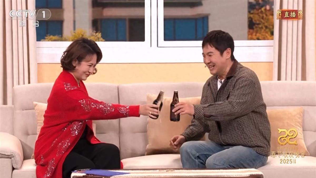 沈腾马丽小品被指未完结？导演组释疑：与彩排基本一致，期待明年再见