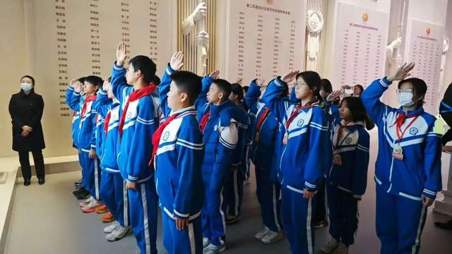 北京交大附中分校初一年级走进抗战馆