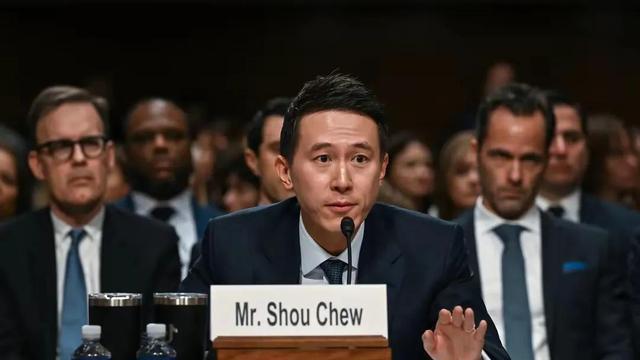 天塌了，美国网民疯狂涌入小红书，或另有隐情？资本布局毁于一旦