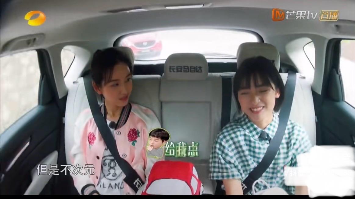 《我家那闺女》观察室全员尬住！沈月再陷孤立争议，网友翻旧账批其习惯性排他