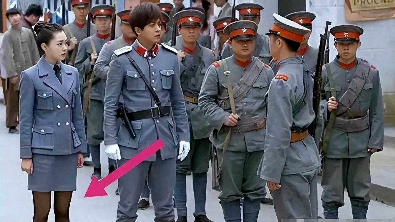 这些侮辱智商的剧情，纯属把观众当傻子，导演你脑子被驴踢了吧