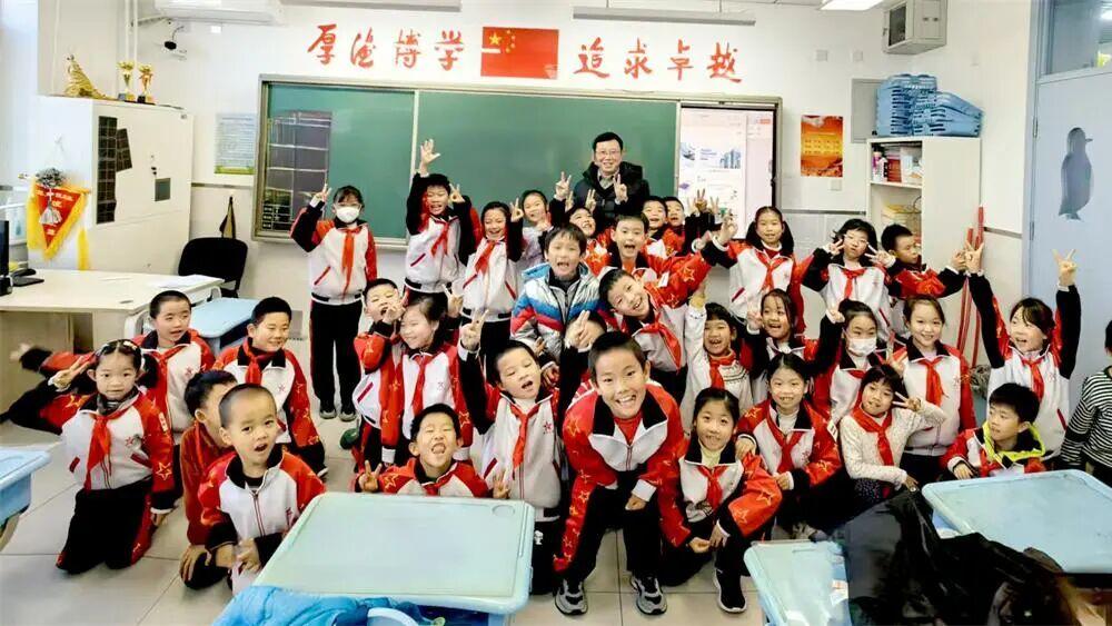 培星小学家长大讲堂：兵器科普添童趣 家校携手筑未来