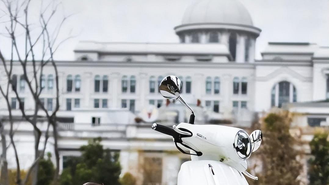 13980元的150顶配复古踏板发布，不过这个不买账，我又不是小孩子