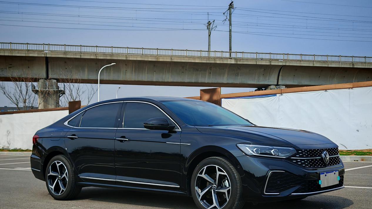 23款大众帕萨特，1.7万公里准新车，德系品质之选！
