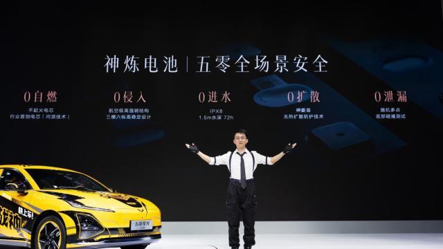 10.98万元起！五菱星光2025款开启预售，携手《和平精英》打造年轻人的智能实战利器！