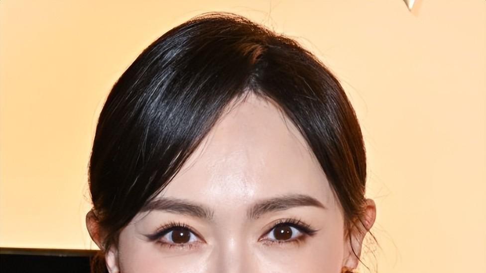 巴黎这一天，杨幂的尴尬，揭开了娱乐圈的三大现实面