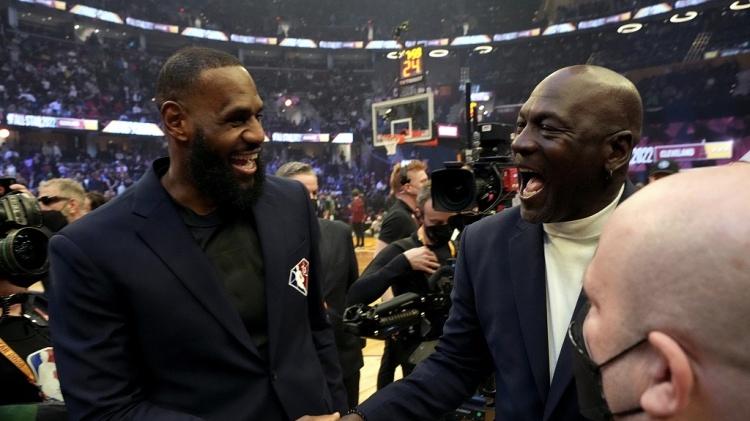 一夜3大消息！哈登再引争议，詹姆斯最新动态，杜兰特好消息