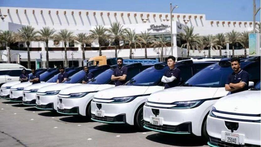 中美Robotaxi同步开启全球化，萝卜与Waymo隔空相遇