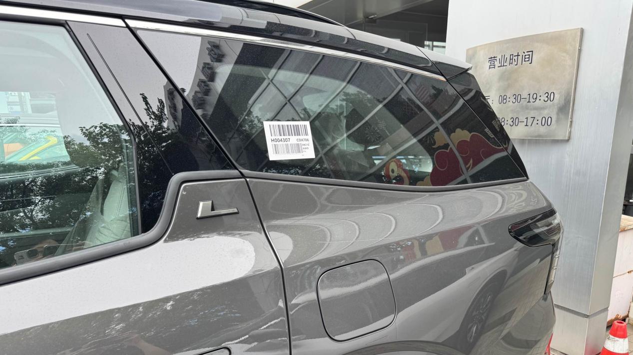 26 款旗舰探店初体验：半苯胺座椅是真惊喜