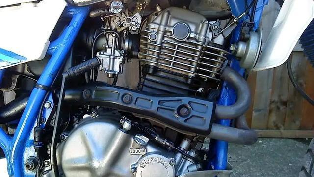 30年前的耐造天花板：铃木DR 600S如何用单缸引擎征服一代骑士？