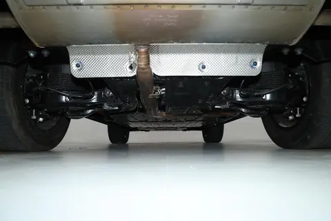 33 万买台"方盒子"，空气悬挂+三把锁，还有卫星电话？