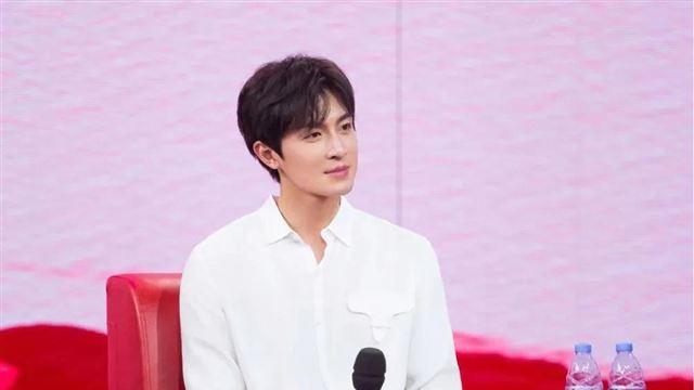​跟肖战合作的男演员官宣退圈，网友：等不到他的宁峨眉了