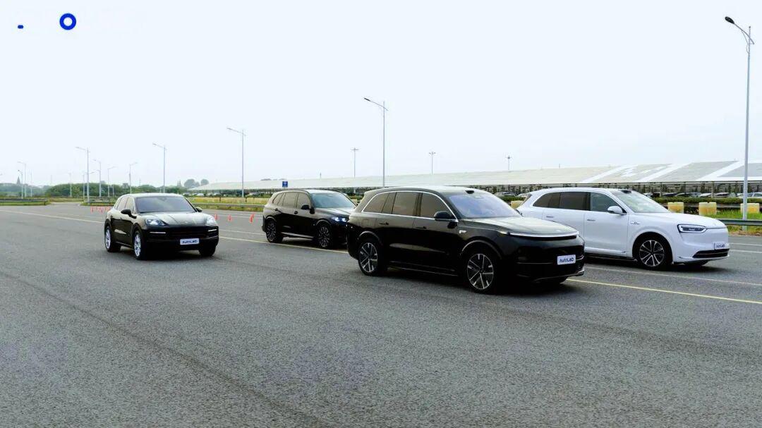 新能源PK豪华燃油SUV：谁的底盘更懂“舒适”？