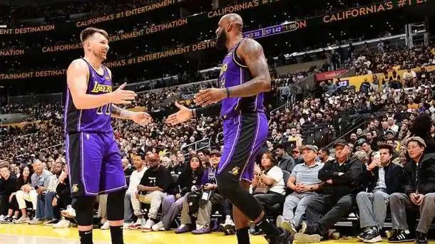 交易发生后湖人主场票价涨19%，独行侠票价下降40%