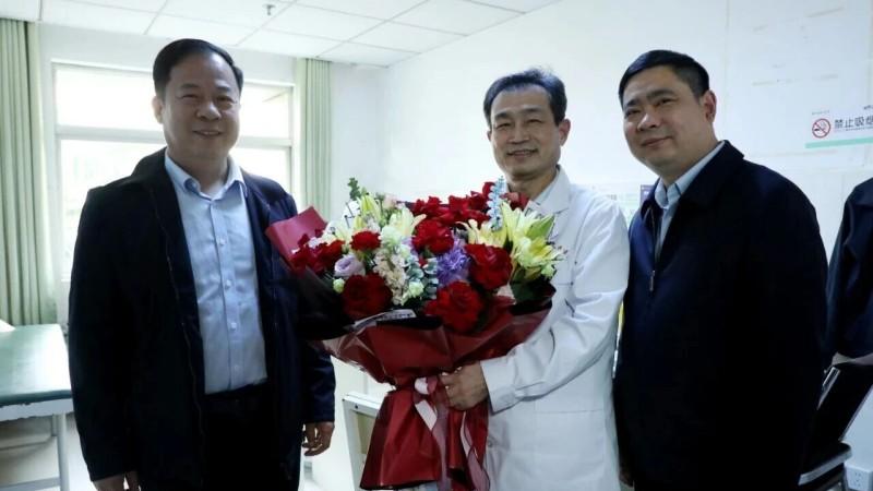 太和县人民医院开展重阳节走访慰问活动