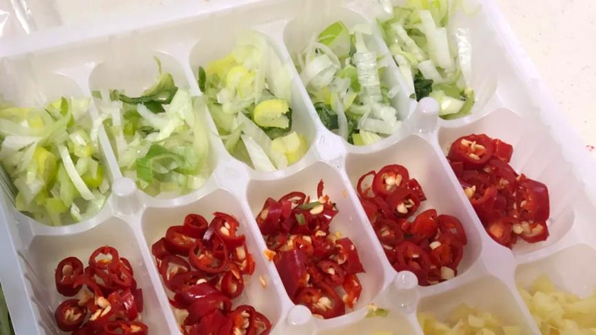 吃完速冻饺子剩下的“盒子”不要扔，换个思路，饺子盒还有妙用！