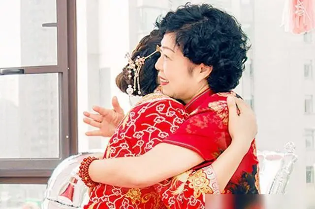 “女儿是招商银行”的说法已过时？养女儿的四大难题，真的很现实