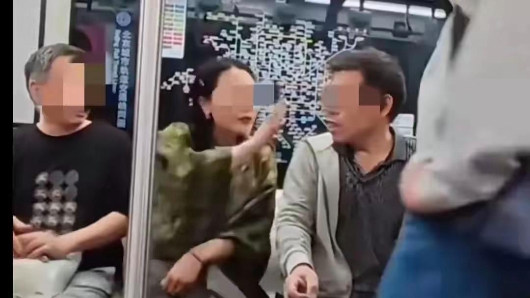 北京地铁5号线：这位女乘客，你太厉害了！