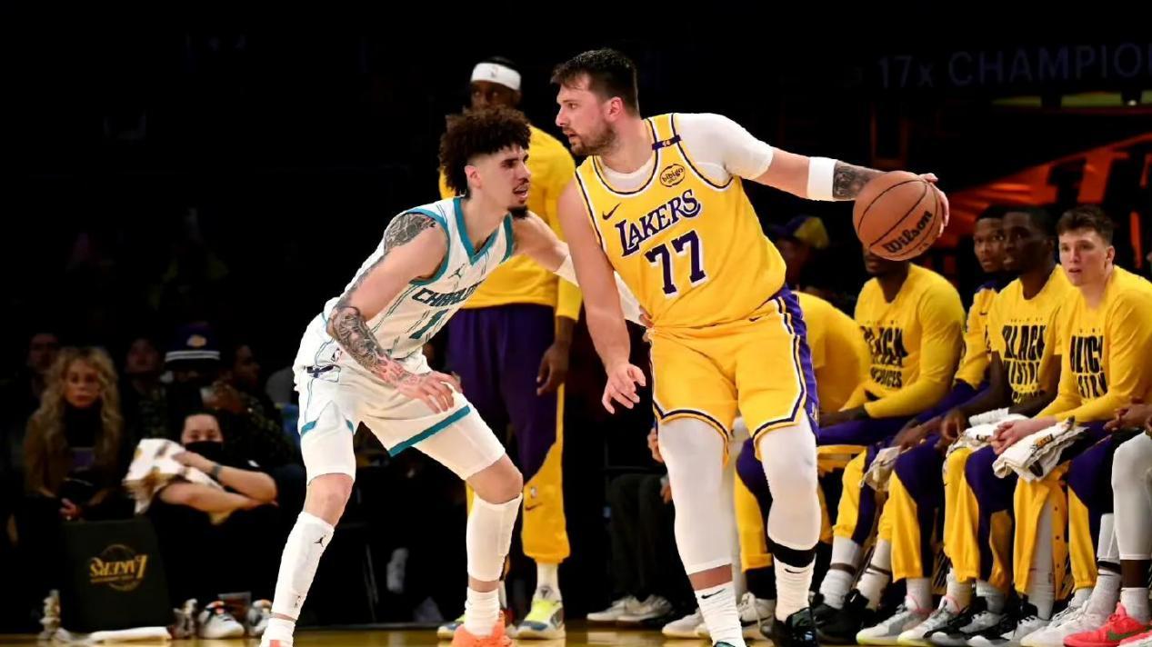 随着湖人97-100黄蜂输打铁战，NBA格局再变！火箭收大礼 2-6差5胜