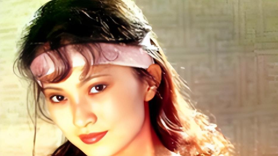 她是80年代的“挂历女神”，红极一时却在巅峰时隐退，如今怎样了