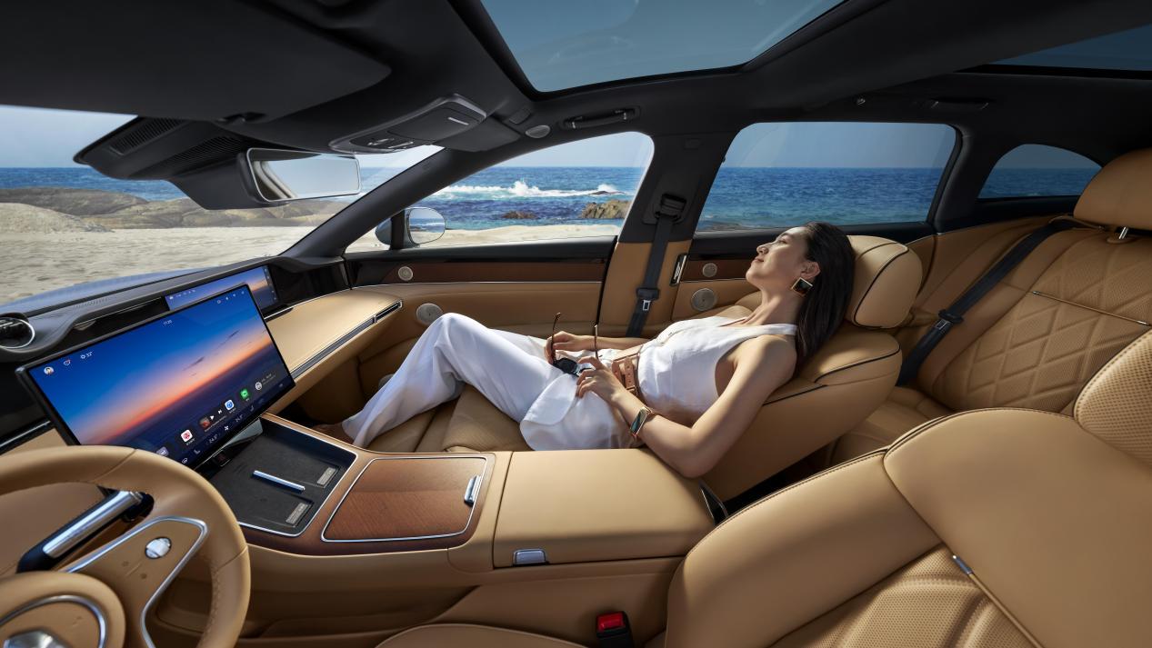 24小时狂卖2万台！这台国产旅行车，让BBA车主都坐不住了！