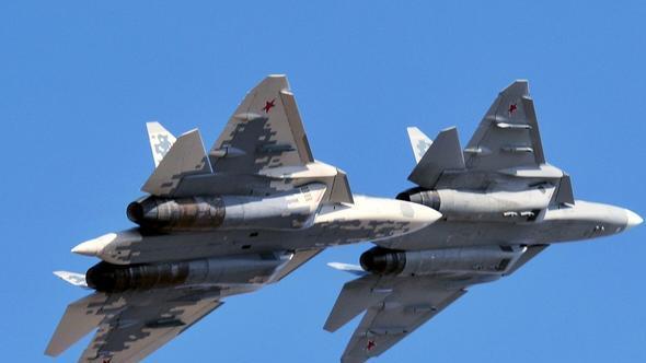 俄再次领先中国，苏57已有国外用户，歼35A弯道超车，更具实力